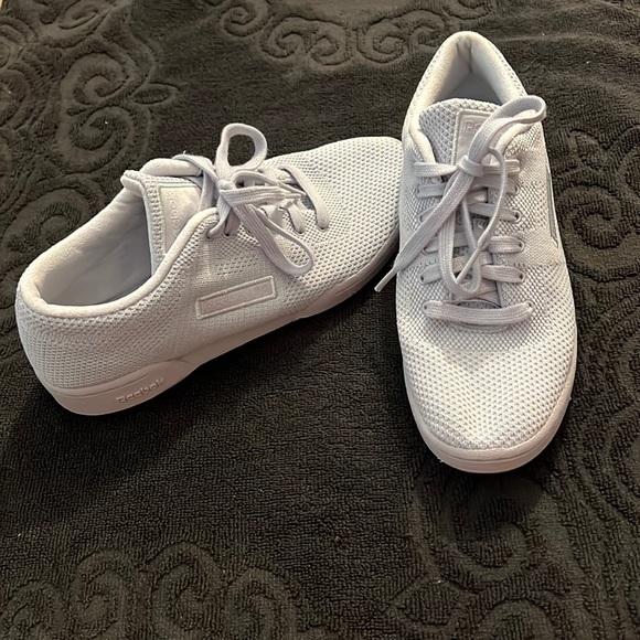 Reebok Shoes - Gray Reebok sneakers